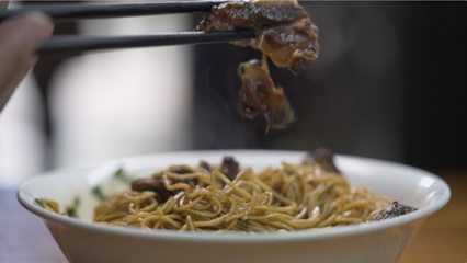 深挖故土烟火里的风味密码 唤醒舌尖上的乡愁记忆