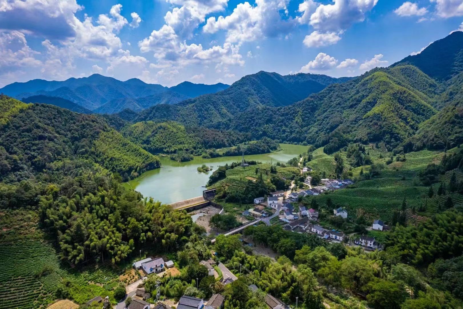 行走村落发展一线 记录乡土间的真实见闻